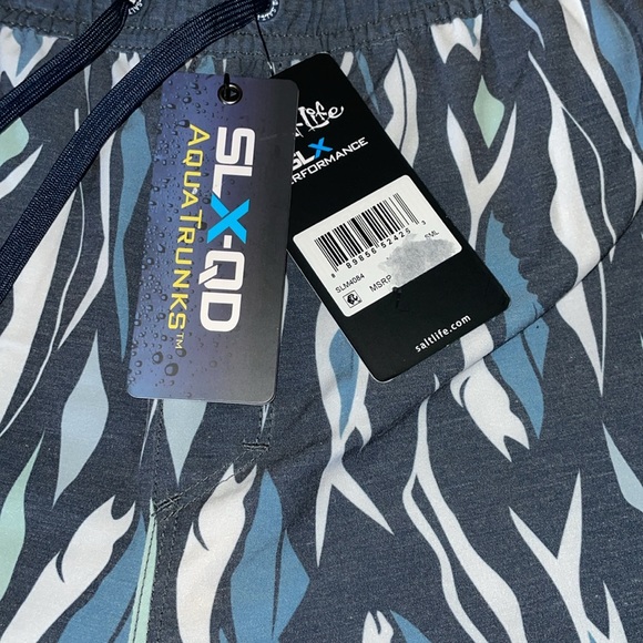 NWT MENS SIZE SMALL Salt Life Blue Swim Shorts. - Picture 4 of 7